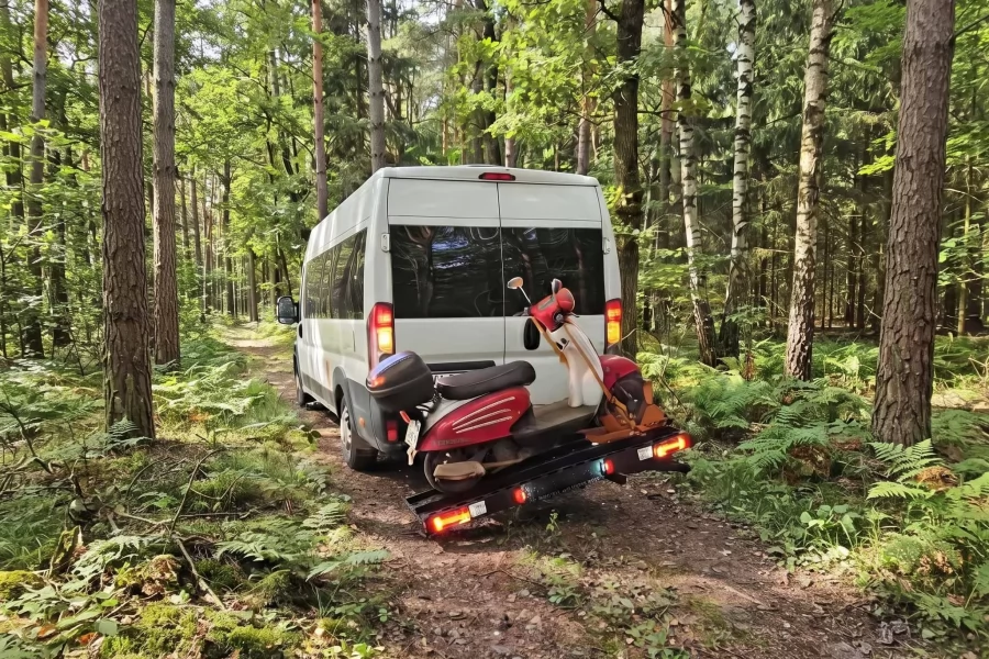 Motorradträger oder Motorradanhänger? Was ist die bessere Wahl?